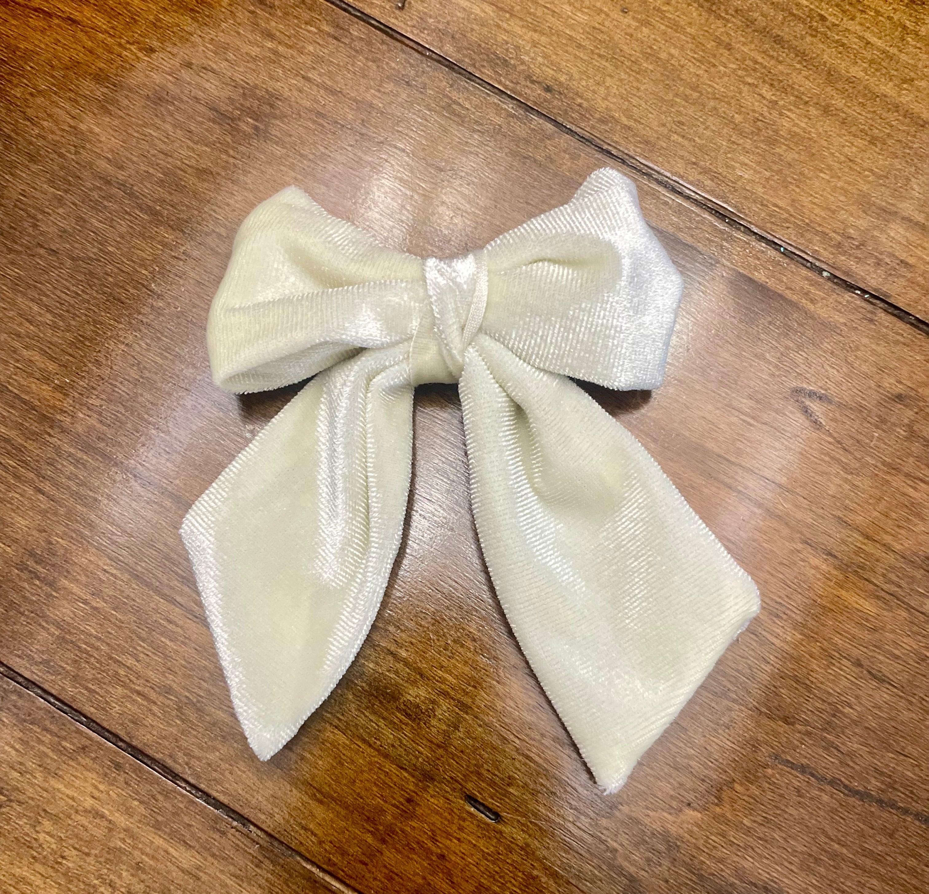 Cream Velvet Hairbow
