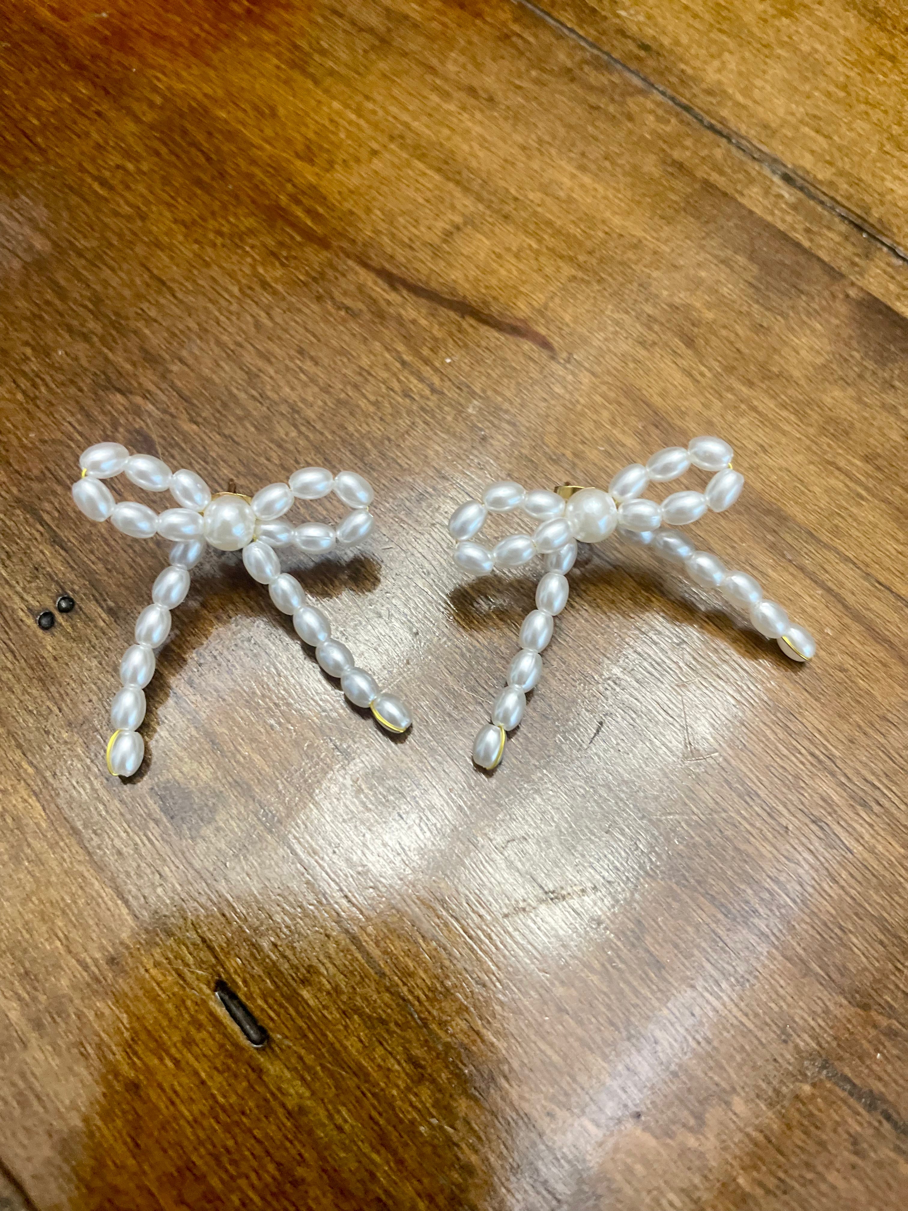 Pearl Bow Ballerina Earring