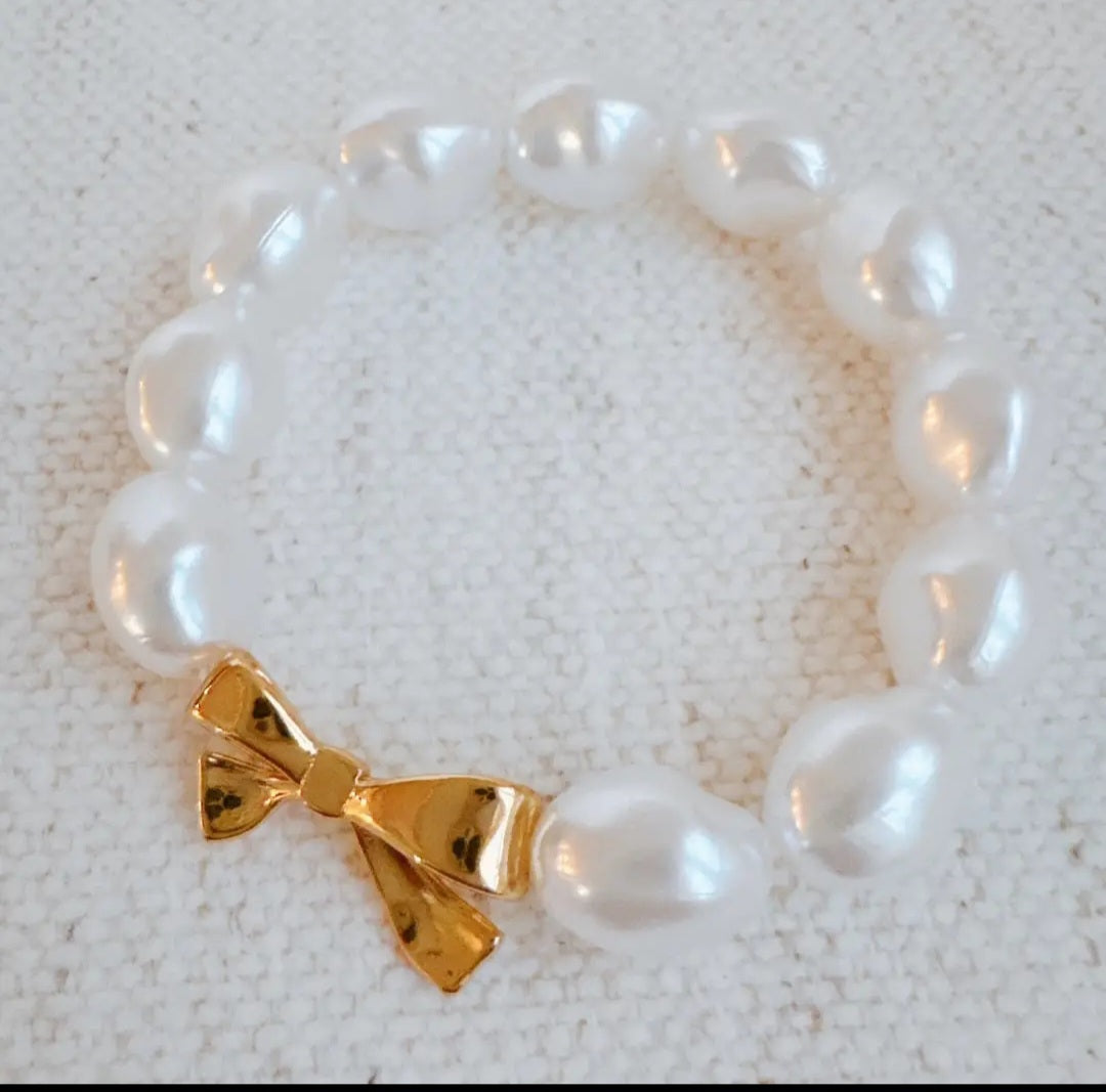 Golden Bow Pearl Stretch Bracelet