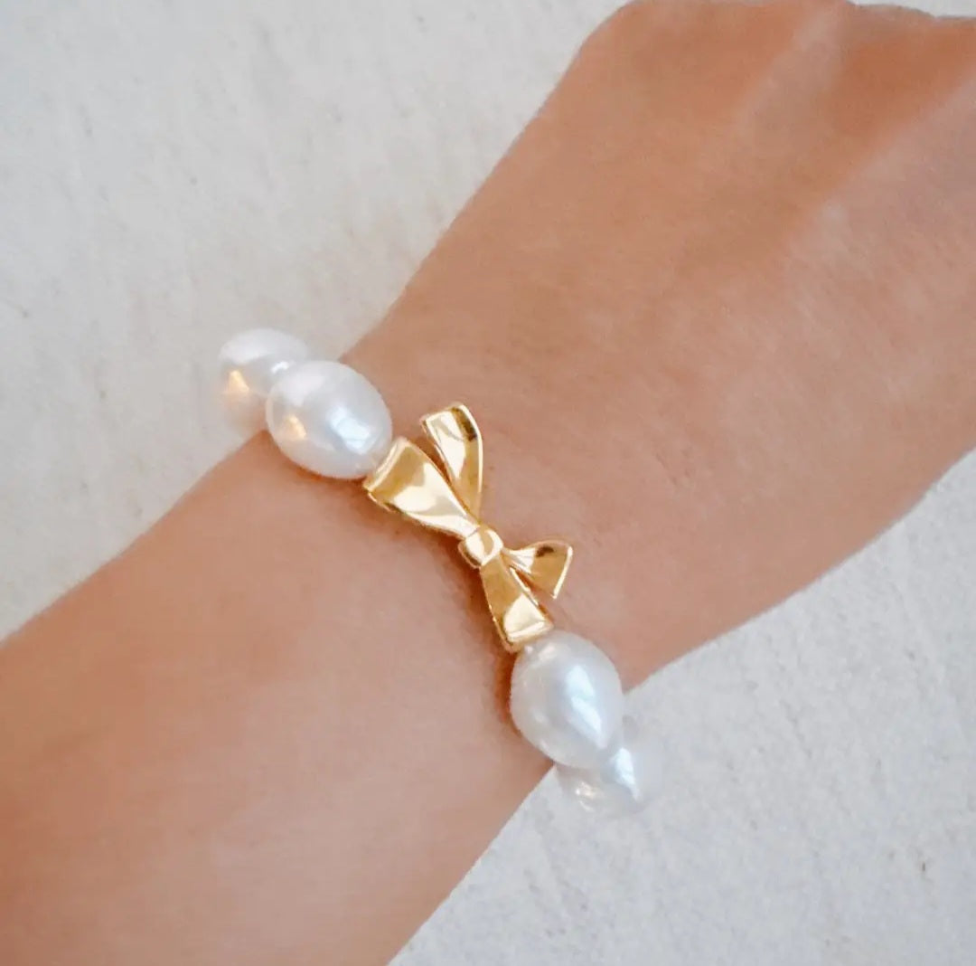 Golden Bow Pearl Stretch Bracelet